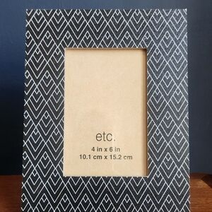 Black and White Geometric Photo Frame